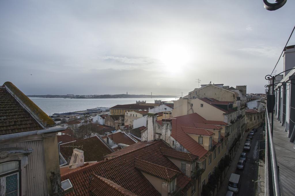 Breathtaking River View In Alfama Lisbona Esterno foto