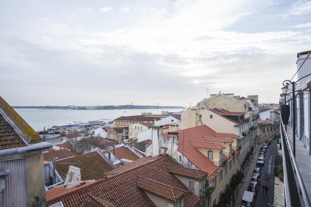 Breathtaking River View In Alfama Lisbona Esterno foto